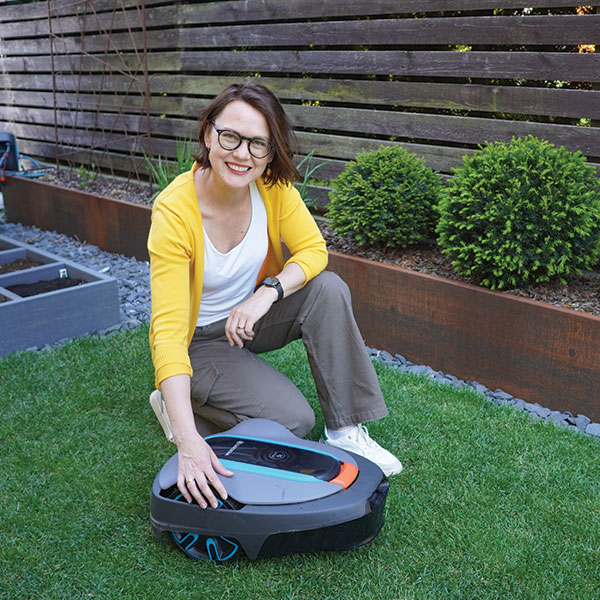 Garden robot: how not to make mistakes and what to know before purchasing