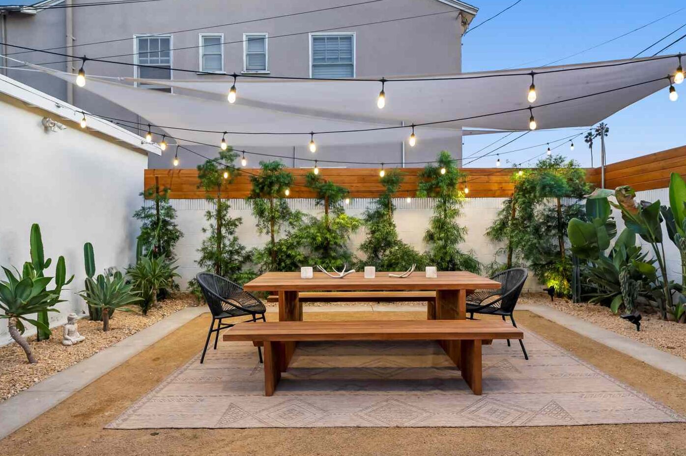 How to hide covers well so as not to ruin the view of the courtyard / Yellow wheelbarrow