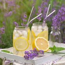 Make your own lavender lemonade – the perfect refreshment now in August