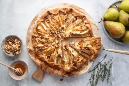 Pear and hazelnut tart - Au Fil du Thyme